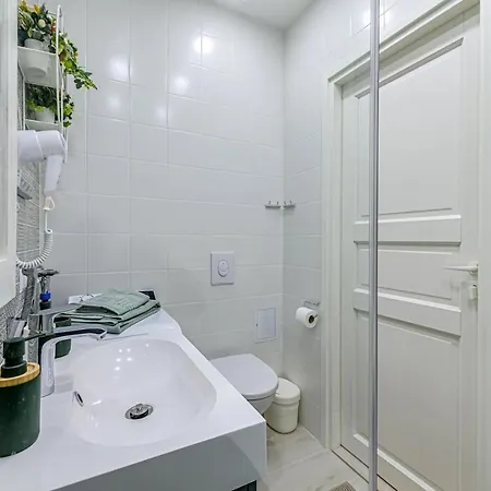Tallinn City Center 2-Bedroom Apartment With Two Kitchen And Two Bathroom Tallinn